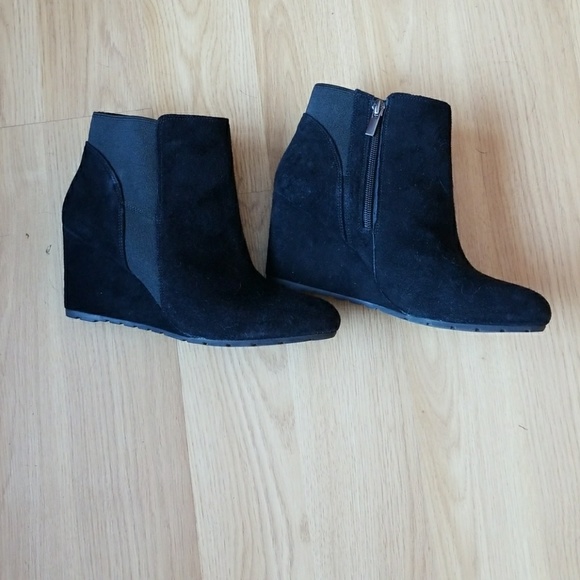 Clarks Shoes - CLARKS BLACK SUEDE WEDGE BOOTIES SIZE 8